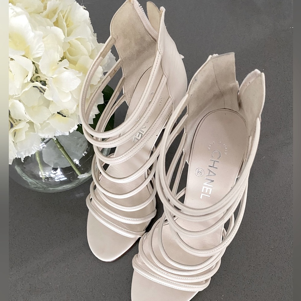 Chanel 38.5 cream white cage leather ankle gladiator sandals. NEW